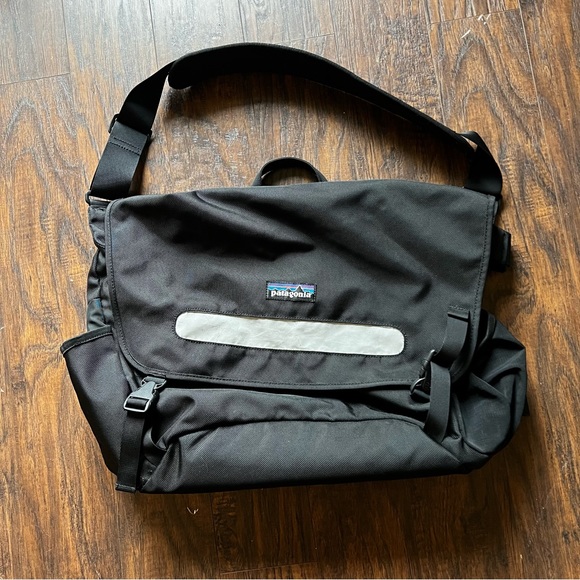 Patagonia Other - Patagonia #48276 Messenger Laptop Travel Carry On Crossbody Bag Black Reflective